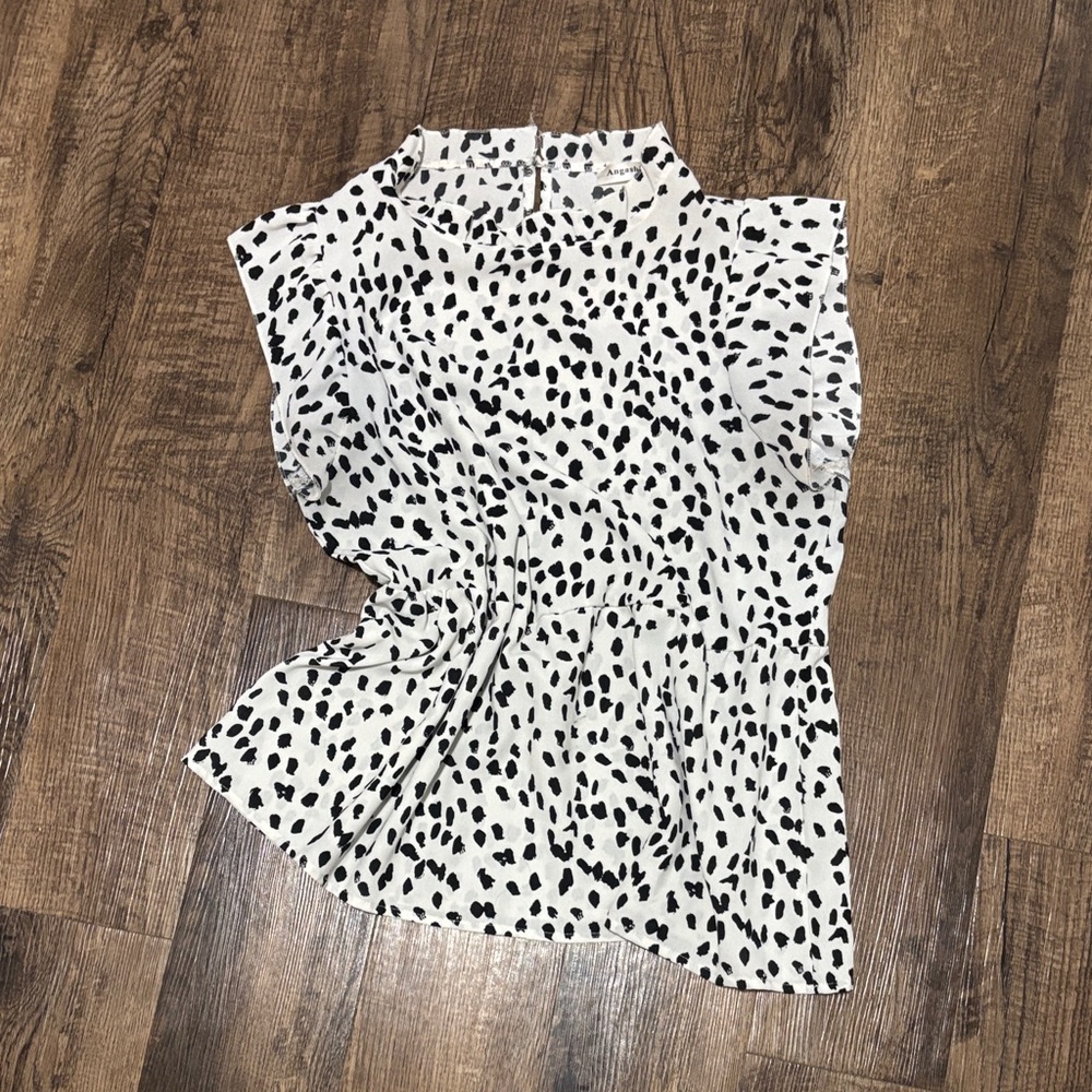 Black and White Sleeveless Blouse